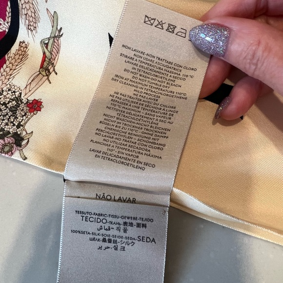 Authentic Gucci 100 anniversary silk scarf - Picture 9 of 10
